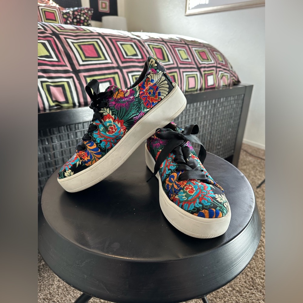 Embroidered platform sneakers by Steve Madden